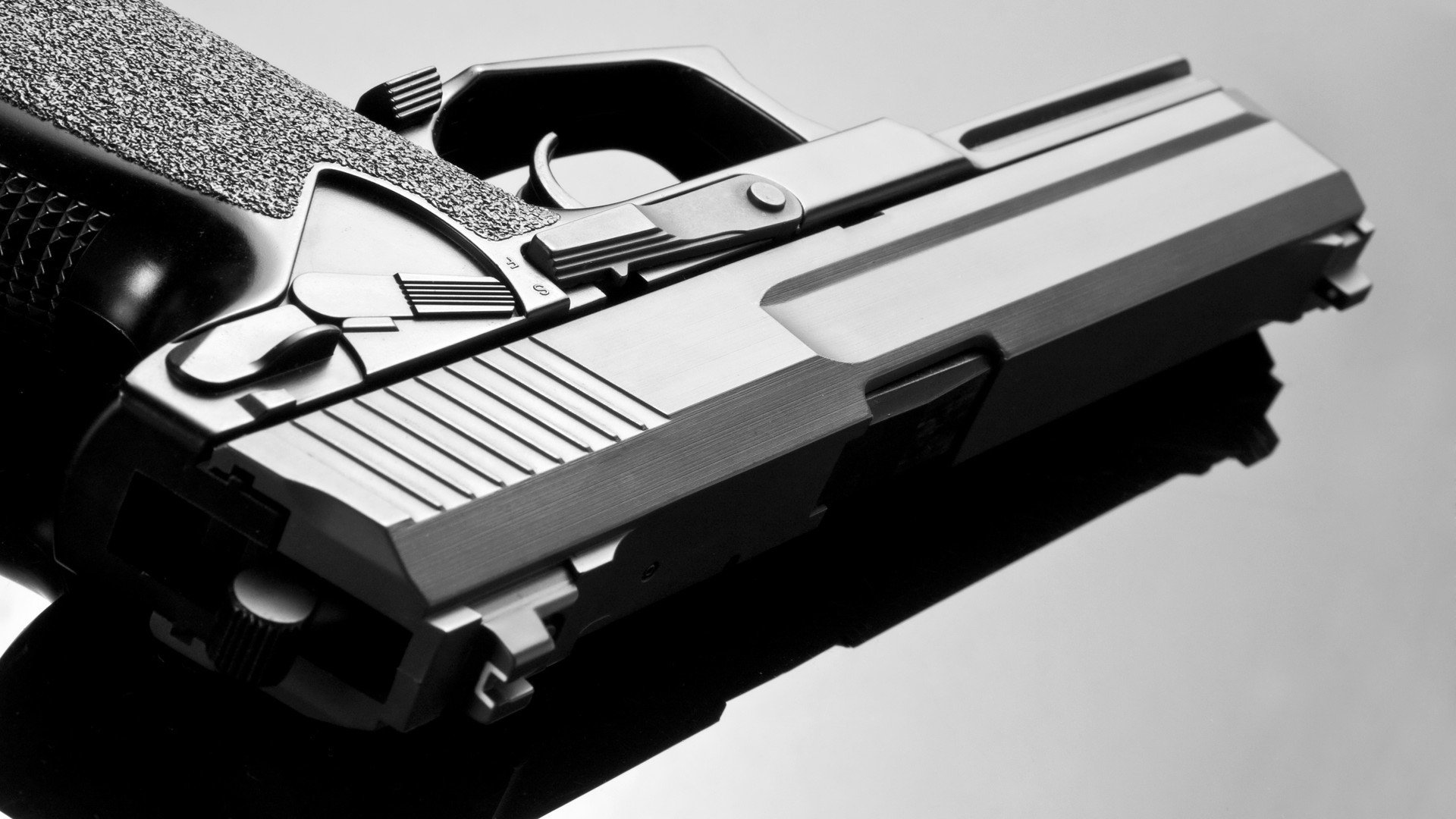 AYX体育-塞维利亚强势崛起，争夺西甲前列位置